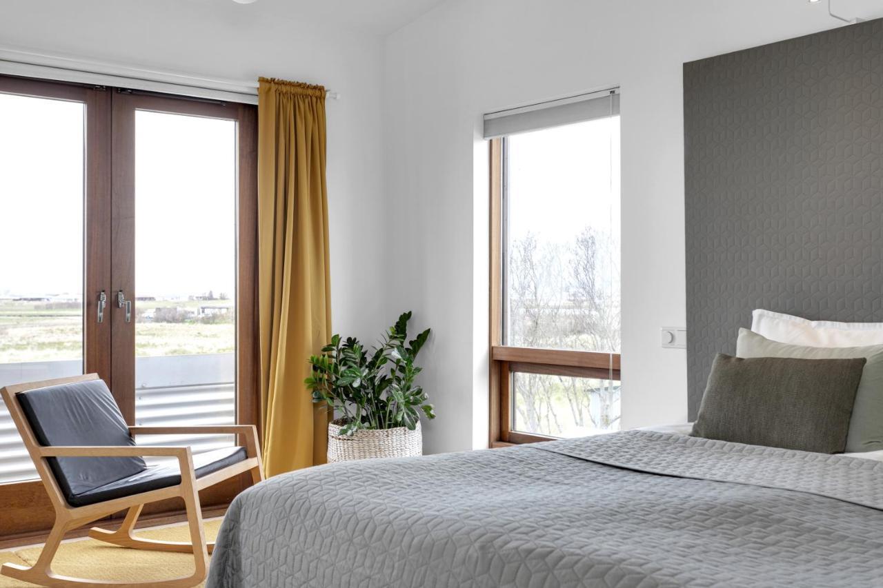 Eyvindarholt Guesthouse Alftanes Bagian luar foto