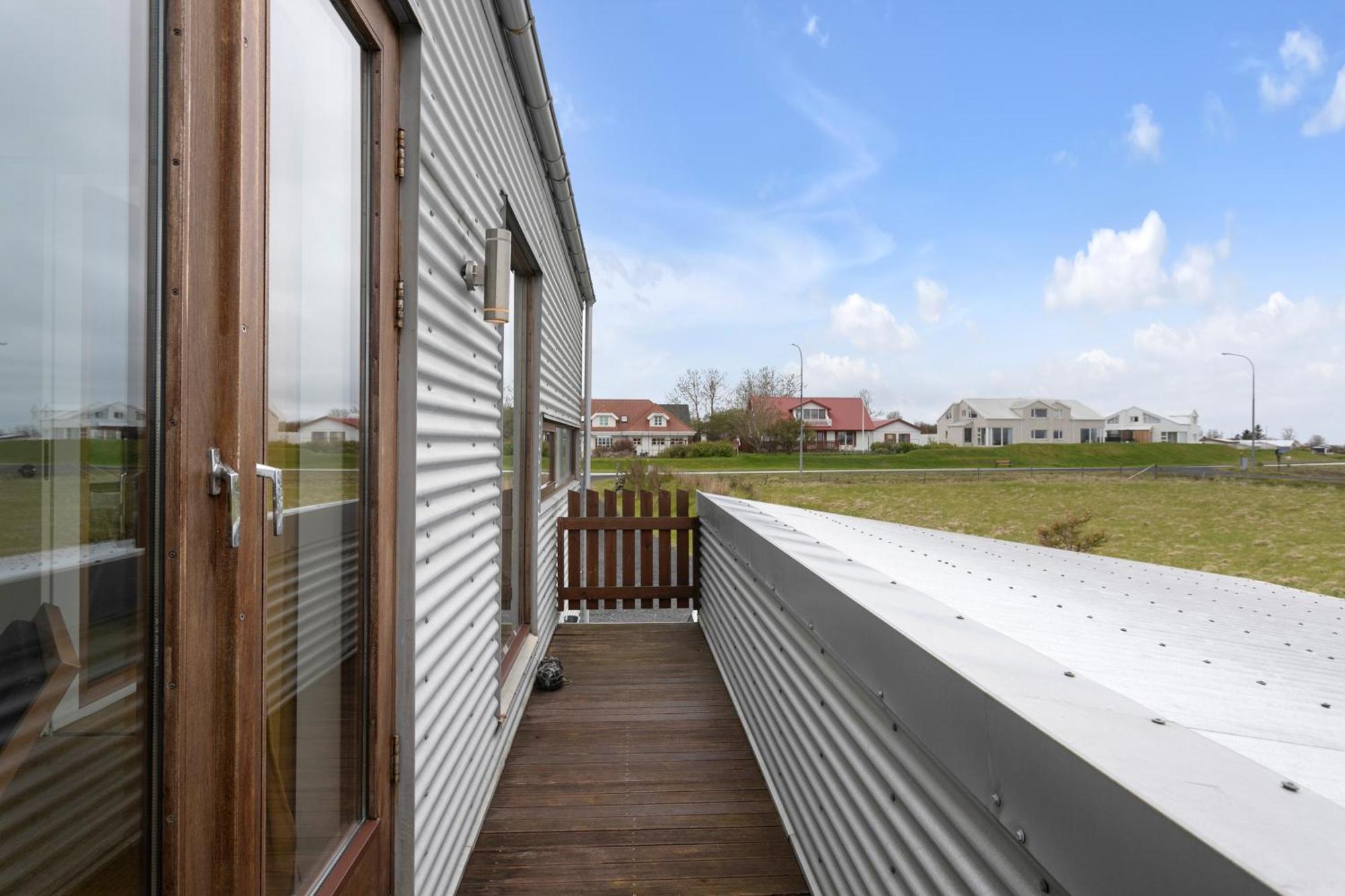 Eyvindarholt Guesthouse Alftanes Bagian luar foto